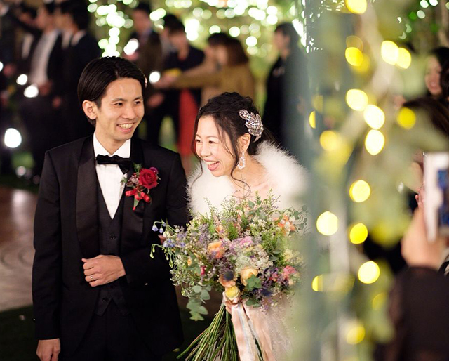 ナイトウェディングとは 魅力やおすすめ演出 気になる相場や注意点まで徹底解説 結婚ラジオ 結婚スタイルマガジン ナイトウェディングとは 魅力やおすすめ演出 気になる相場や注意点まで徹底解説 結婚ラジオ 結婚スタイルマガジン