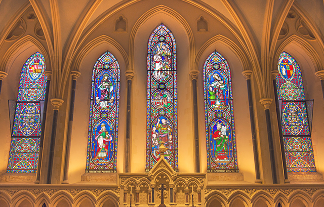 教会の色鮮やかなステンドグラス