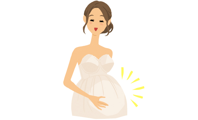 妊娠しており、ウェディングドレスを着ている女性