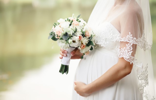 妊娠している新婦
