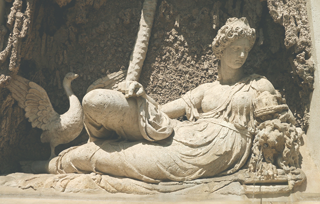 女神「JUNO」の銅像