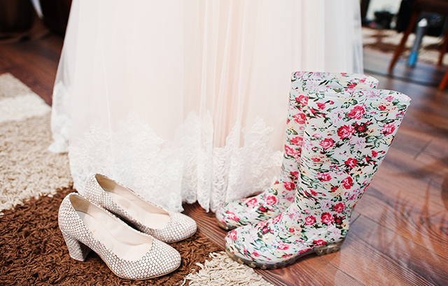 花嫁とシューズ、長靴
