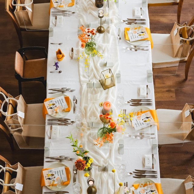 オレンジ色のテーブルコーディネート