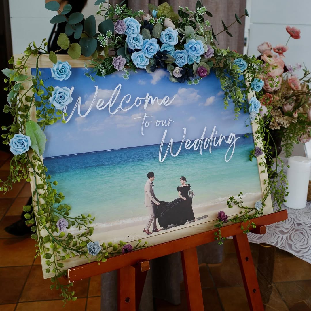 グリーンで囲うように飾られたウェルカムボード