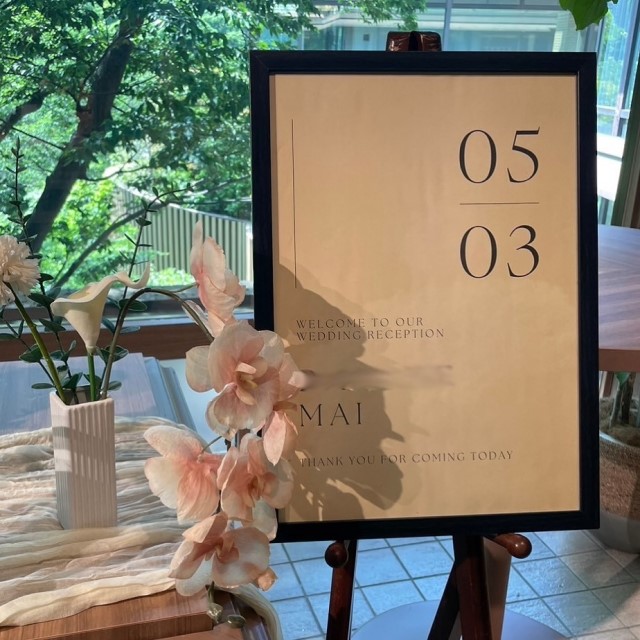 シンプルにモノトーンでまとめたウェルカムボード