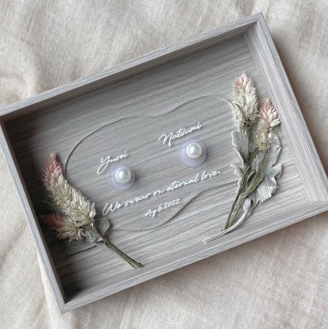 グレーのリングピロー