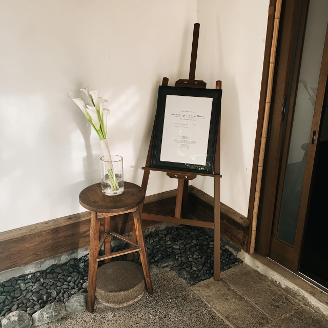 イーゼルにウェルカムボードを置いたウェルカムスペース