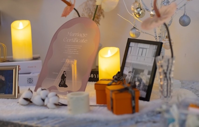 ホワイトやゴールドの装飾を使った冬らしいウェルカムスペース