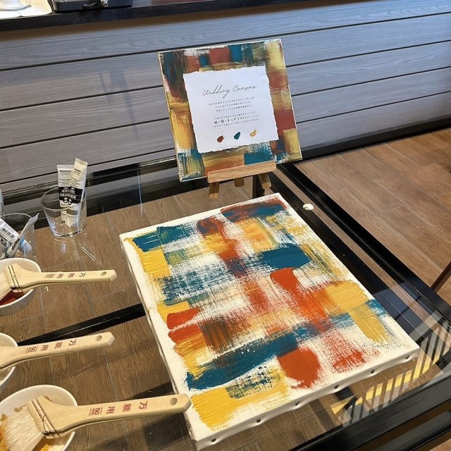 ネイビーやオレンジのウェディングキャンパスの実例