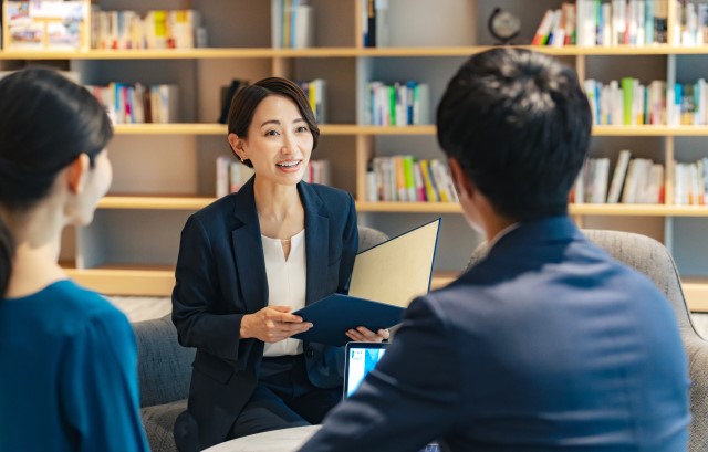 プランナーに相談する様子