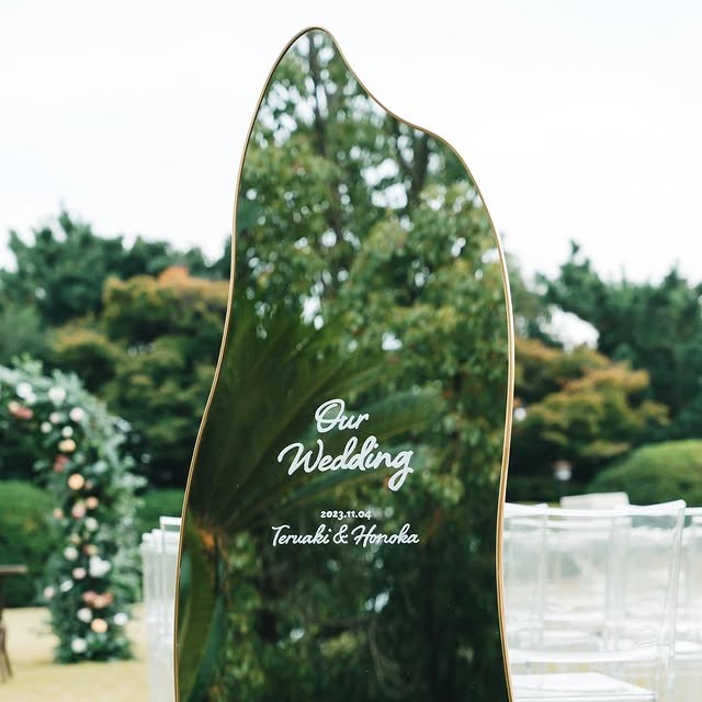 ガーデンや空の写るミラーのウェルカムボード