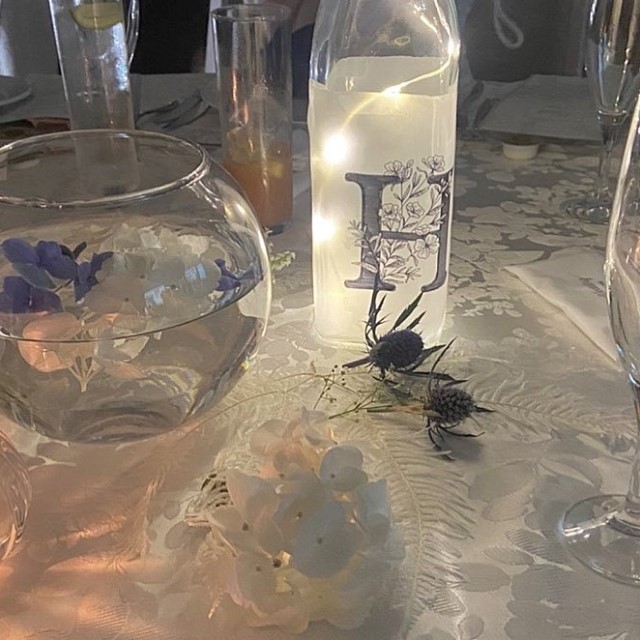 透明な瓶を使ったテーブルナンバー