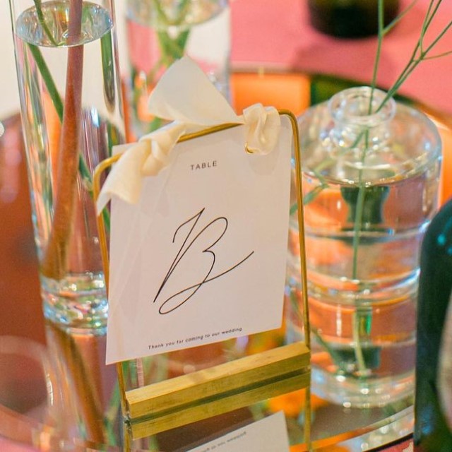 フレームに吊るしたテーブルナンバー