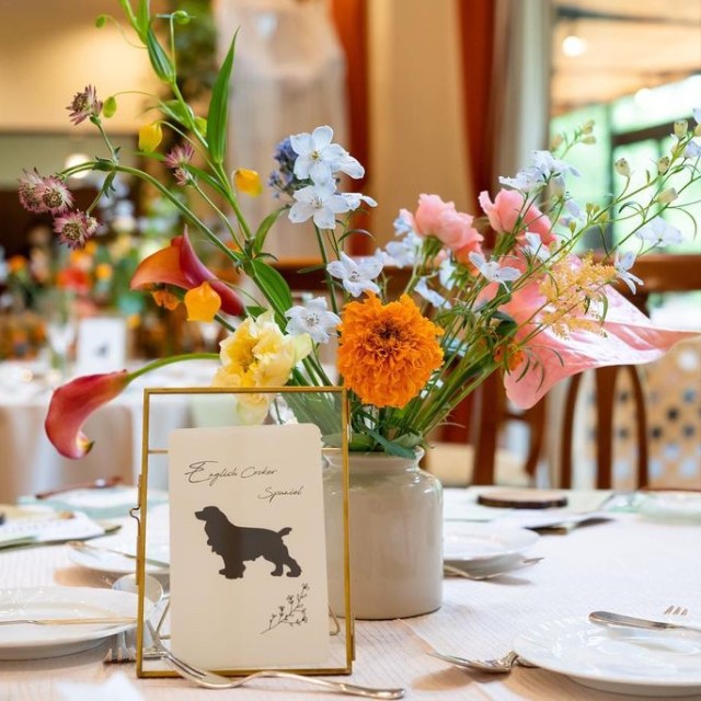 犬のシルエットが描かれたテーブルナンバー