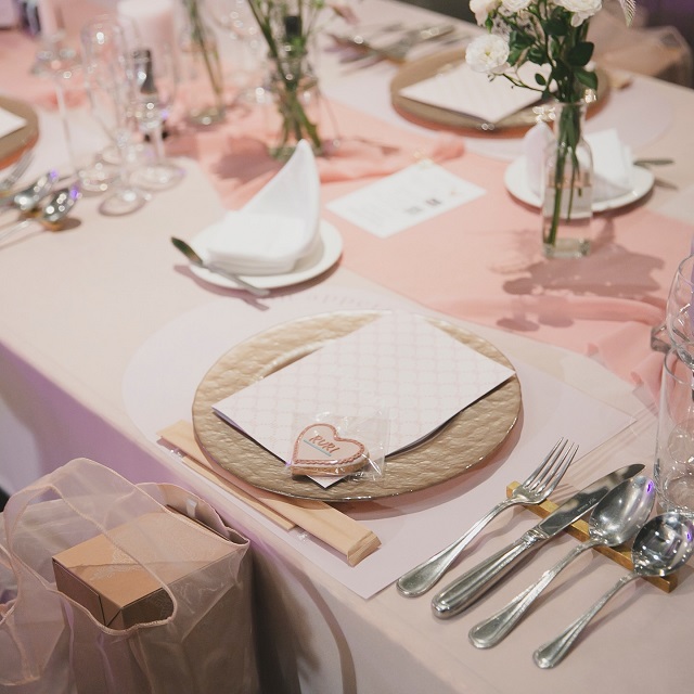 くすみピンクのテーブルコーディネート