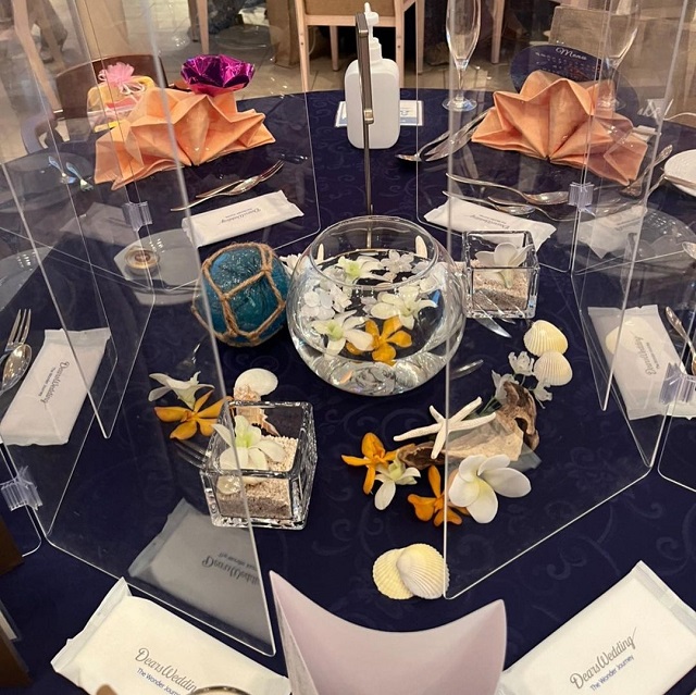 ゲストテーブルのナプキンがシェル折りになっている