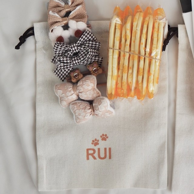 ヘアゴムとお米せんべい