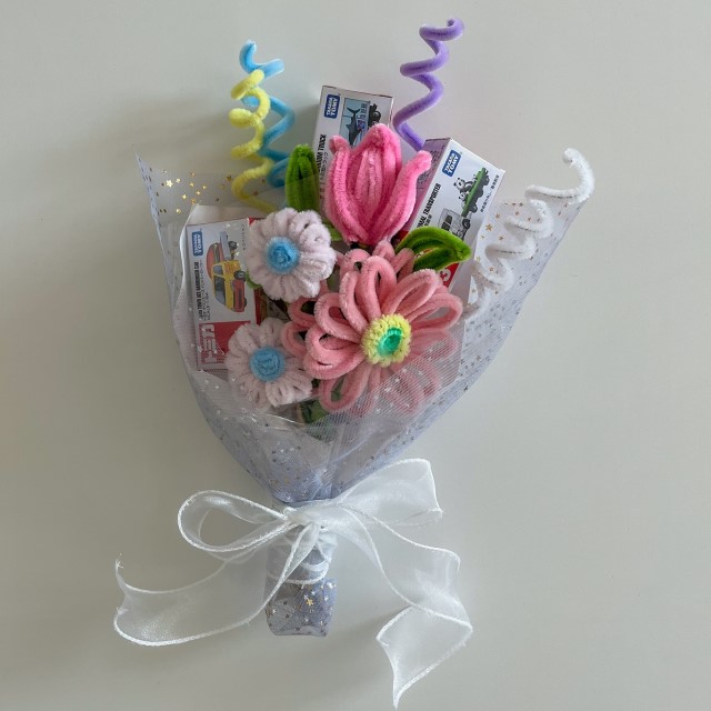 おもちゃ入りブーケ