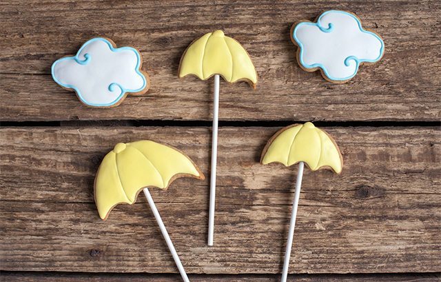 傘と雲のアイシングクッキー
