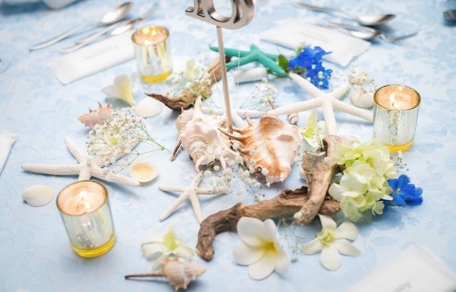 貝殻やサンゴを使ったテーブルコーディネート