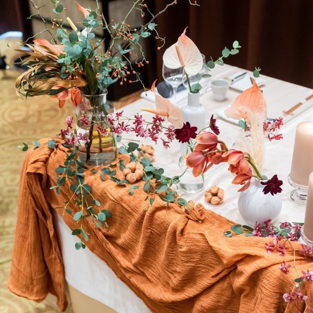 テラコッタカラー基調のテーブルコーディネート