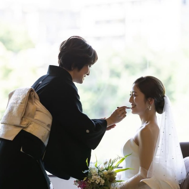 ドレス姿での紅差しの儀