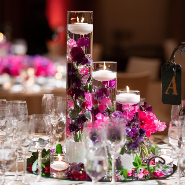 花を入れたフローティングキャンドル