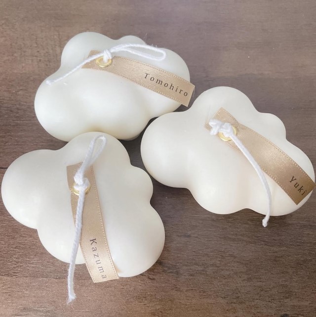 名前入りリボンをつけたキャンドル席札