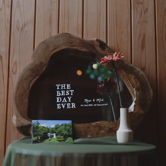 ウッド素材を取り入れたウェルカムミラー