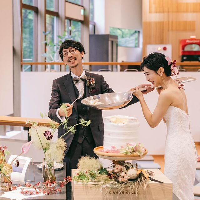 結婚式の演出】入場、乾杯、ケーキ入刀…などシーン別におすすめの 