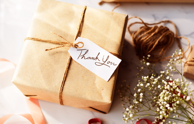 「Thank you」というメッセージがついたプレゼントボックス
