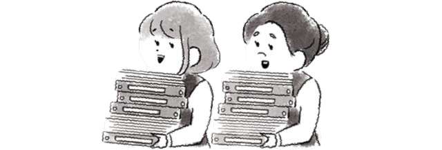 資料を運ぶ二人の女性