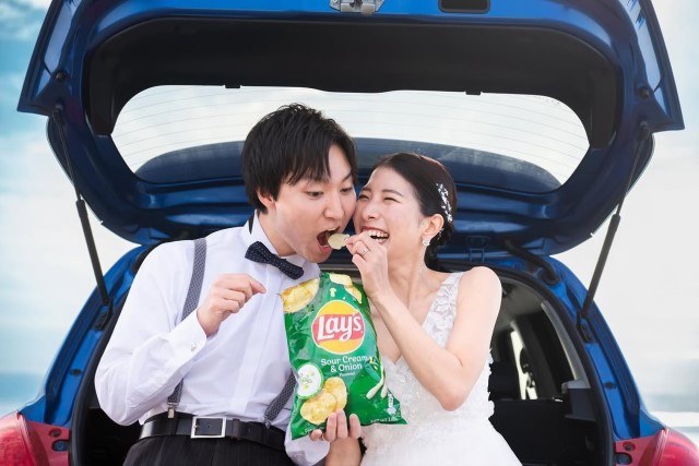 食べ物や飲み物を使った前撮りポーズの実例