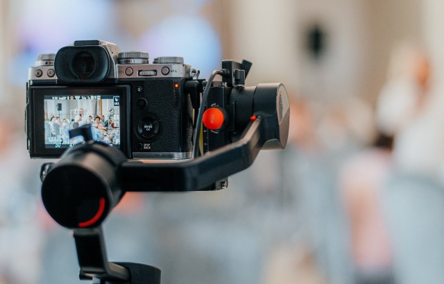 結婚式を撮影する様子