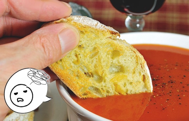 パンをスープに浸して食べるのはNG