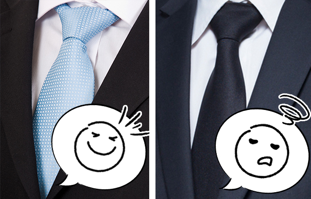淡いブルーのネクタイと、黒のネクタイ