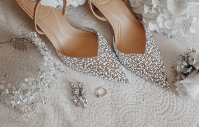 ブライダルシューズなどドレスの小物
