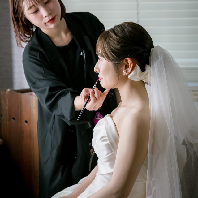 花嫁のメイクの様子