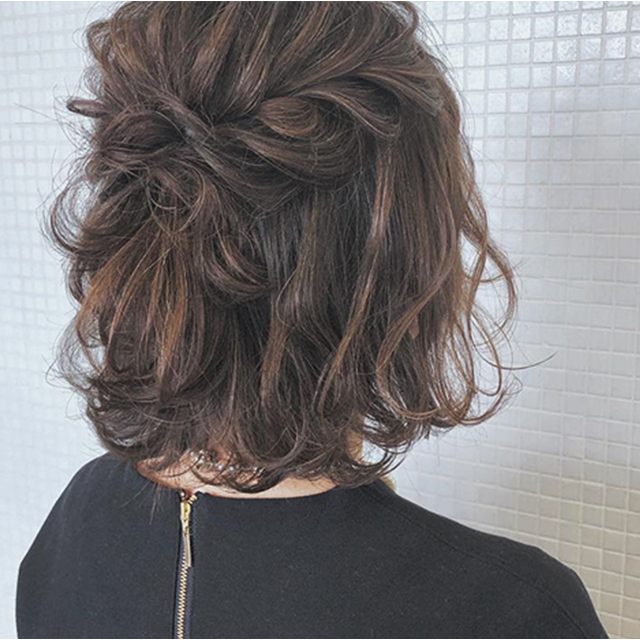 結婚式お呼ばれのヘアアレンジ マナーや長さ別の髪型 セルフアレンジ例を紹介 結婚ラジオ 結婚スタイルマガジン