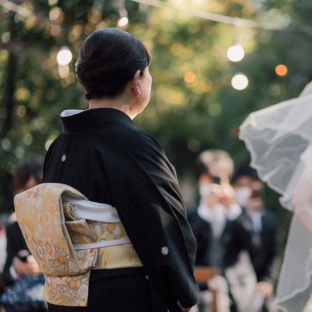 夜会巻きの母親