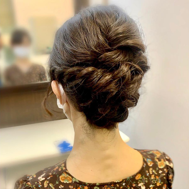 襟足の美しいアップスタイル