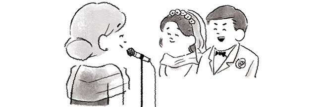 新郎新婦と目線を合わせて話す女性