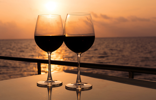 夕空とグラスワイン