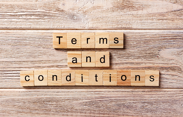 「Terms and conditions」と書かれた木材