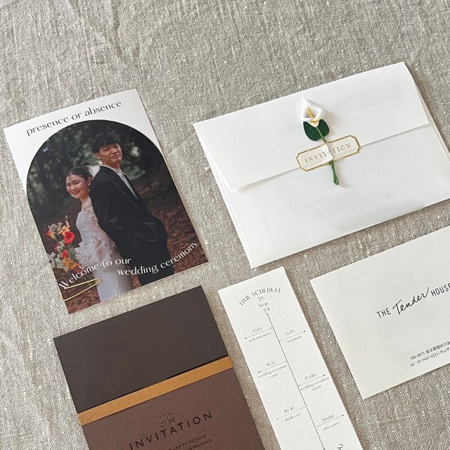 新郎新婦の写真を入れてアレンジした招待状