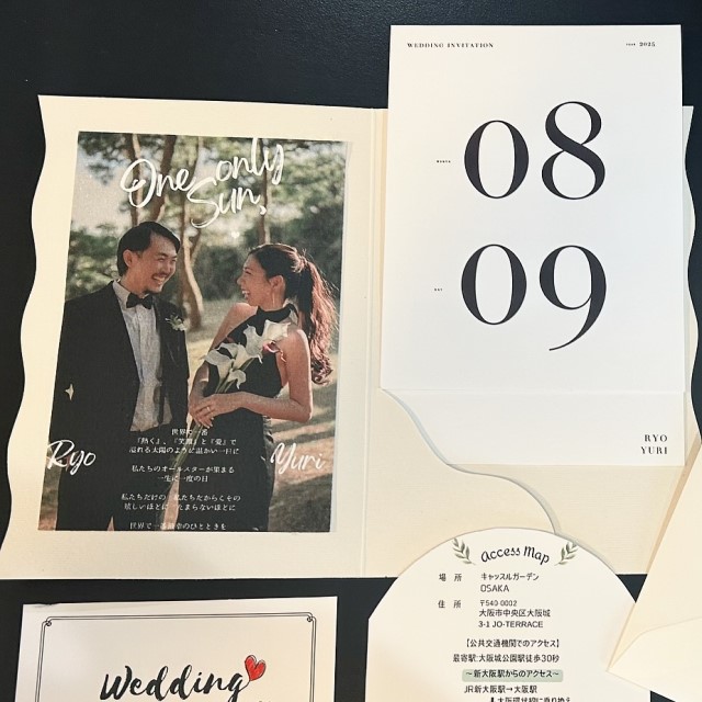 新郎新婦の写真を使った招待状
