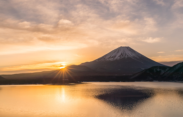 富士山の日の出の景色