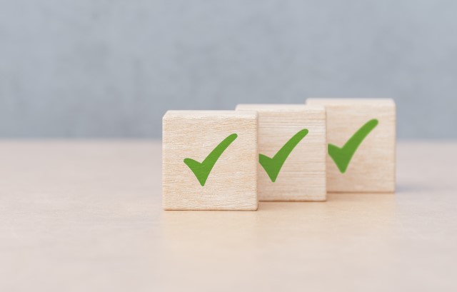 チェックマーク付きのブロック