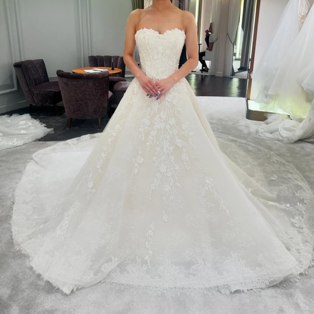 ハートカットのウェディングドレス