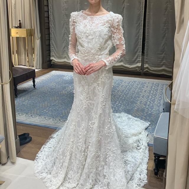 ボートネックのウェディングドレス